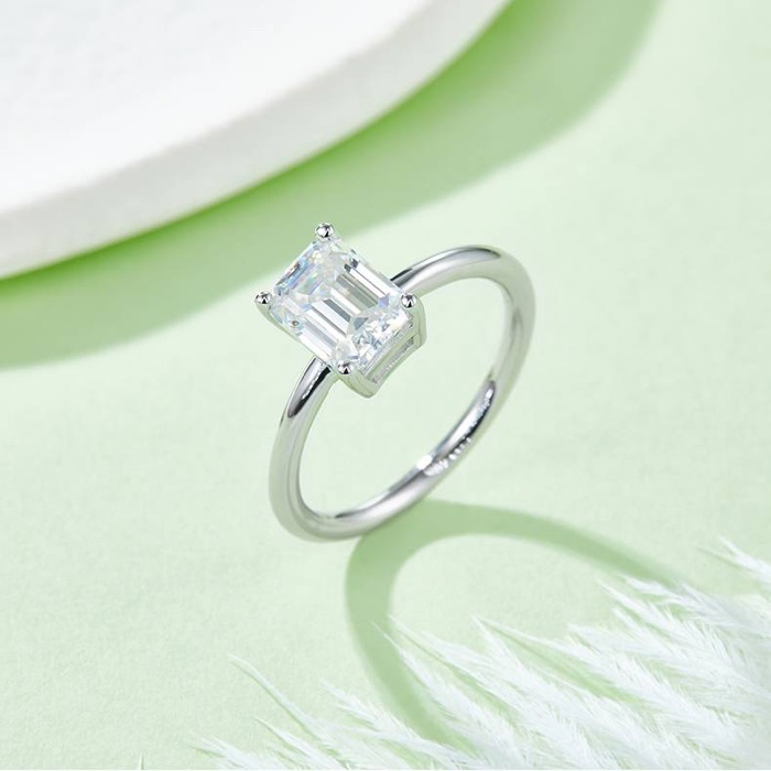 Anouk Emerald Solitaire Ring