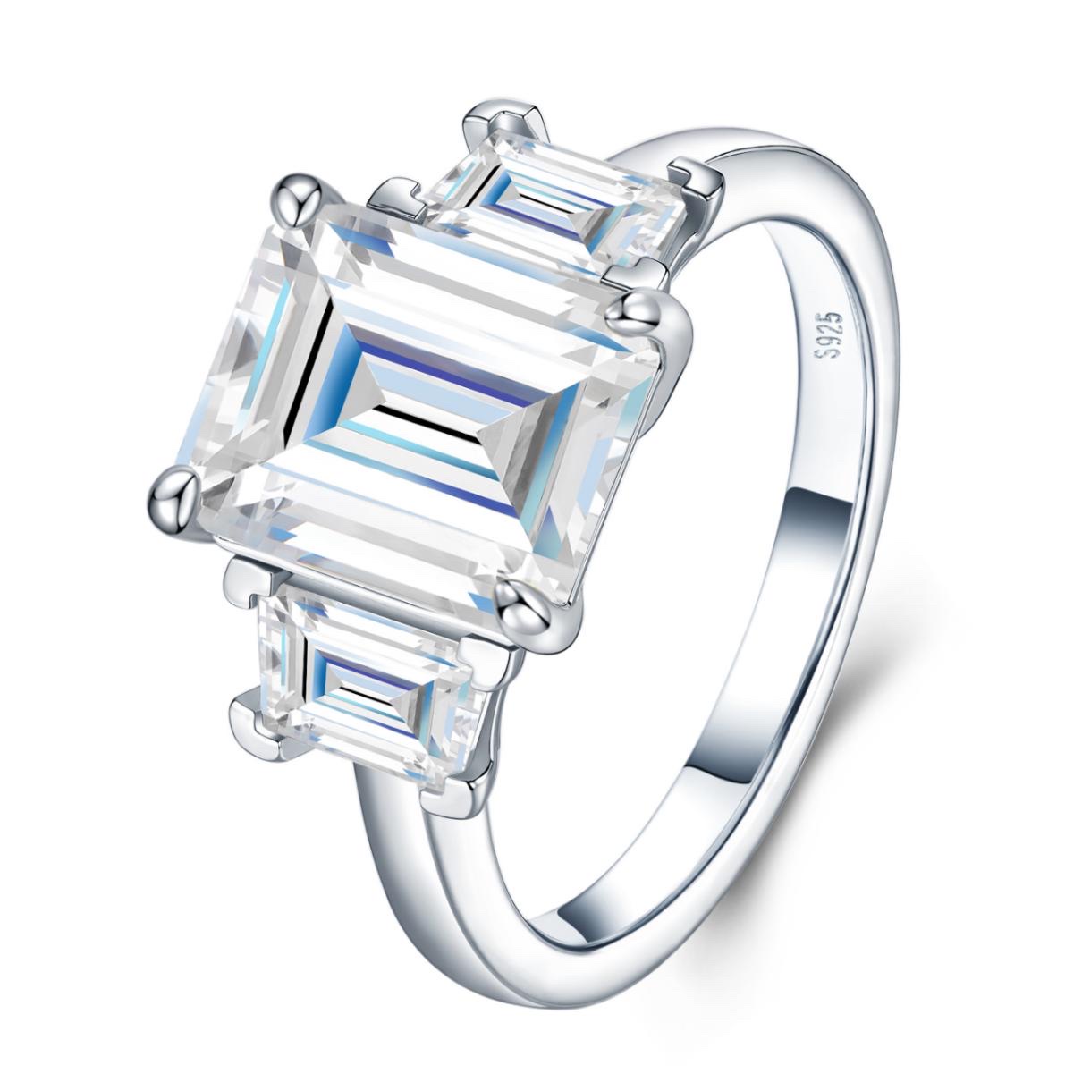 Linnea Emerald Trilogy Ring