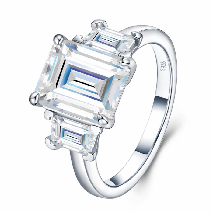 Linnea Emerald Trilogy Ring